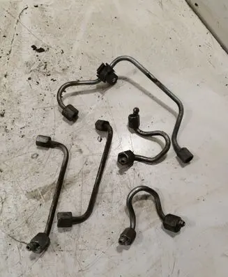 Fuel injector supply line/pipe