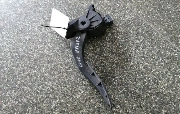 Opel Zafira C Accelerator throttle pedal 13253781