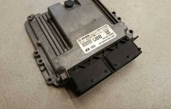 KIA Ceed Engine control unit/module 0281032871 EDC17C57 391402A880