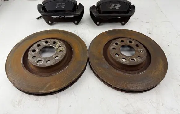 Volkswagen Golf VII Brake discs and calipers set 