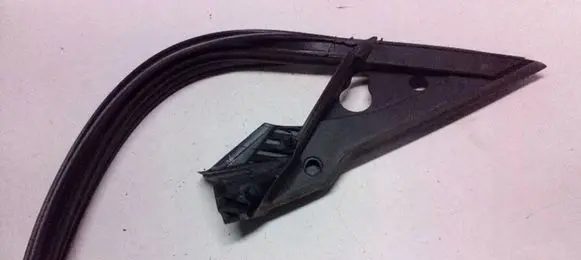 BMW 1 F20 F21 Front door glass trim molding 51337268420