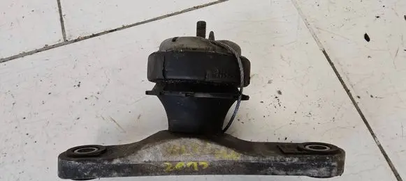 Volvo V40 Engine mount bracket 31359635 31375717