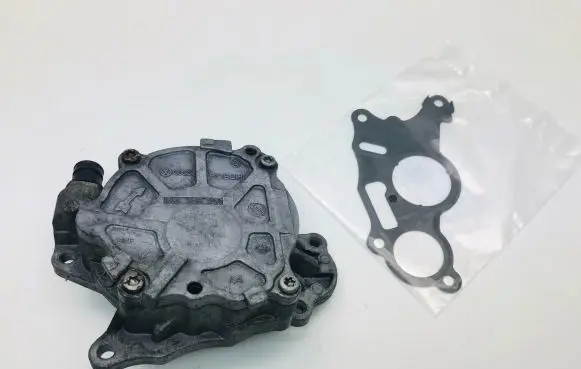 Volkswagen Beetle A5 Vacuum pump 03L145100F