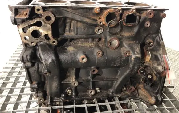 Volkswagen Touran III Engine block 06K103023N