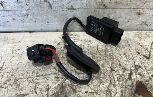 Volkswagen Golf V Fuel injection pump control unit/module 1K0906093F
