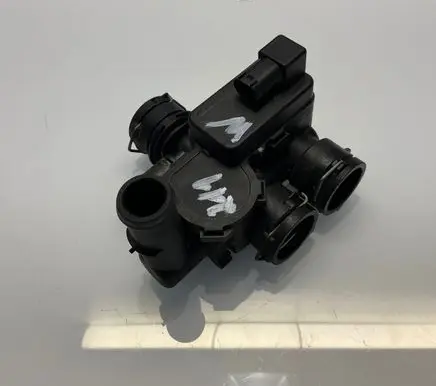 Mercedes-Benz E W211 Coolant heater control valve A2118320684 2118320684