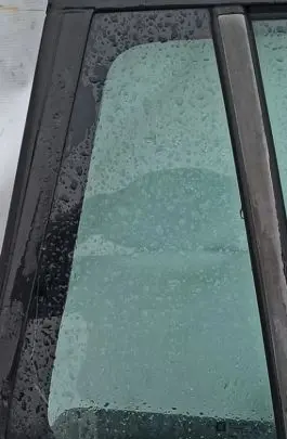 Rear vent window glass