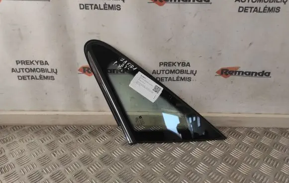 Opel Zafira B Front triangle window/glass 13123922