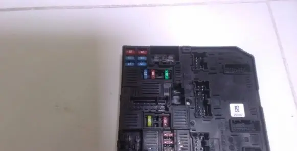 Nissan X-Trail T32 Fuse module 58C011F01 284B74CEOA 6757213117