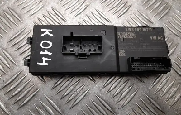 Audi A5 Tailgate/trunk control unit/module 8W8959107D
