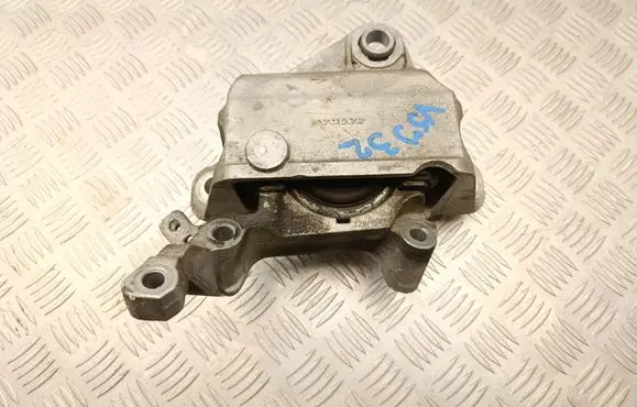 Volvo XC40 Engine mount bracket 32139919