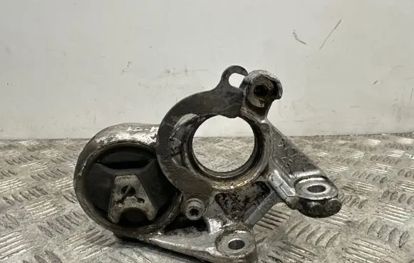 Citroen C4 II Engine mount bracket 81090780