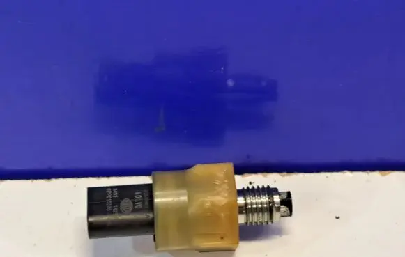 Fuel pressure sensor
