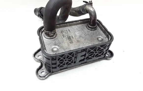 Volvo V70 Engine oil radiator 8677973