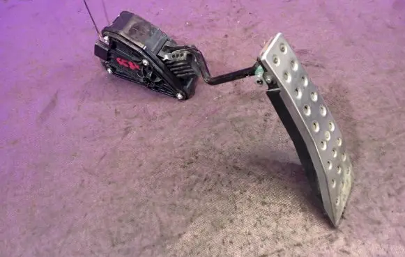 Honda Civic Accelerator throttle pedal 31307J71