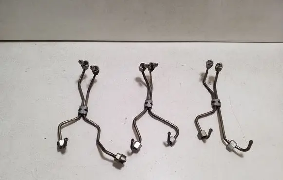 Volvo XC60 Fuel injector supply line/pipe 
