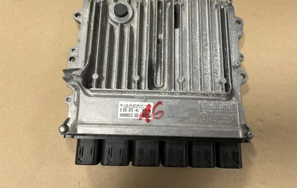 BMW 7 G11 G12 Engine control unit/module 8591673 0281032893
