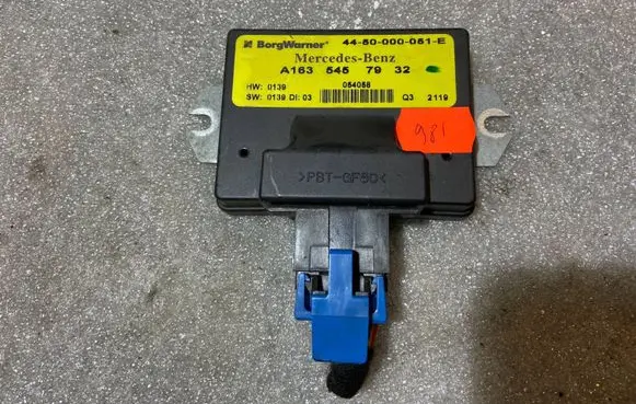 Mercedes-Benz ML W163 Transfer box differential control unit a1635457932 1635457932