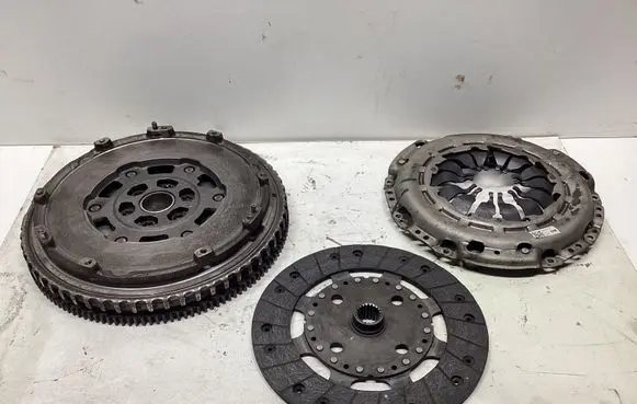 Nissan Qashqai Clutch set kit 302059210R 301013644R