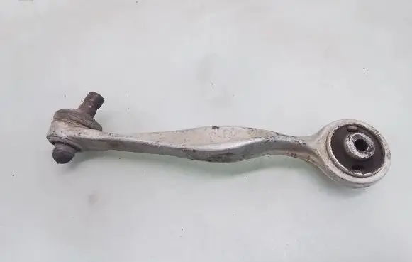 Volkswagen PASSAT B5 Front lower control arm/wishbone