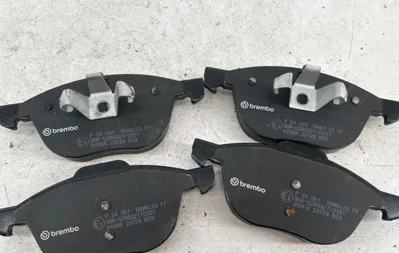 Ford C-MAX I Brake pads (front) P24061 90R02A0327