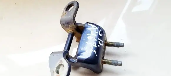 Honda FR-V Rear door lower hinge