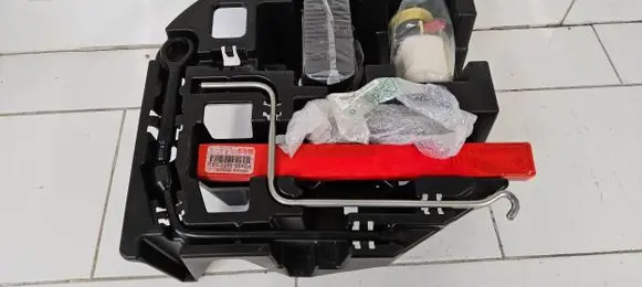 Toyota Prius (XW30) Tool box 6477747090