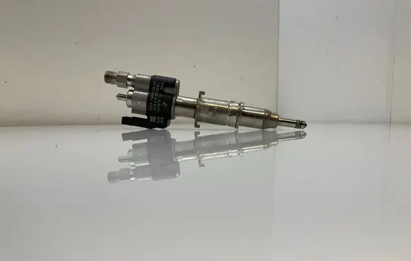 BMW 5 E60 E61 Fuel injector 7565138 10181010 PA66GF3596
