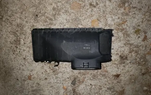 BMW 5 F10 F11 Air filter box cover 70528996