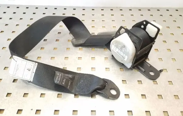 Toyota Avensis T250 Middle seatbelt (rear) 7335005030