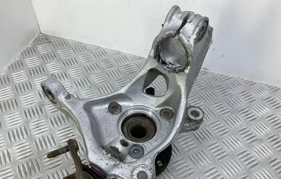 Volkswagen PASSAT B8 Front wheel hub 5Q0407257A