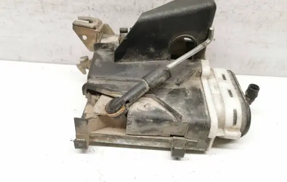 Audi A6 S6 C4 4A Rear door lock 4A0185