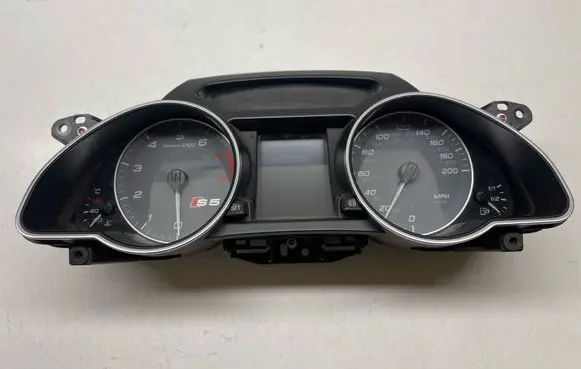 Audi A5 8T 8F Speedometer (instrument cluster) 8T0920983C