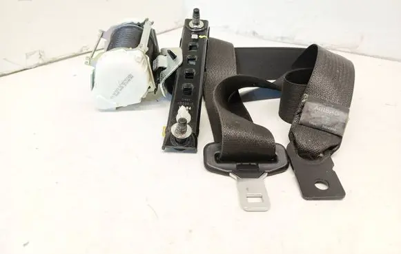 Opel Meriva B Rear seatbelt 340407270