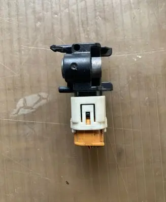 Hyundai Santa Fe Airbag deployment crash/impact sensor 959202B200
