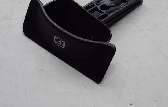 Mercedes-Benz CLS C219 Hand brake release handle 2114270120
