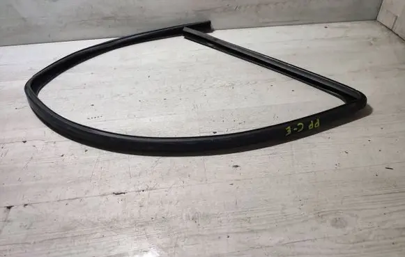 Opel Corsa E Rubber seal front door window/glass 1268
