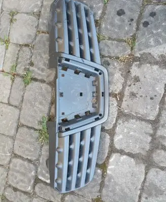 Nissan Qashqai Front bumper upper radiator grill 9693M4213
