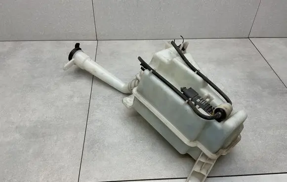 Opel Mokka X Windshield washer fluid reservoir/tank 95326311