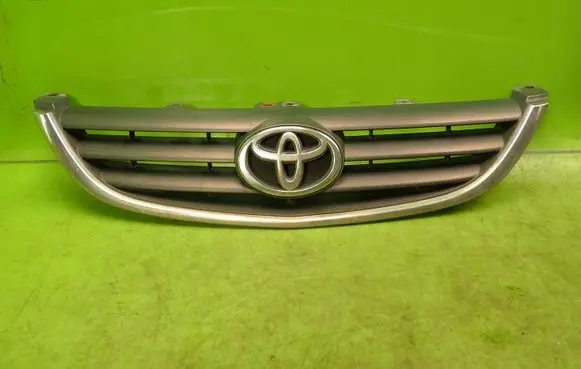 Toyota Avensis T220 Front bumper upper radiator grill 5311105040A