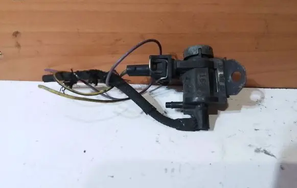 Volkswagen PASSAT B6 Turbo solenoid valve 1J0906283A
