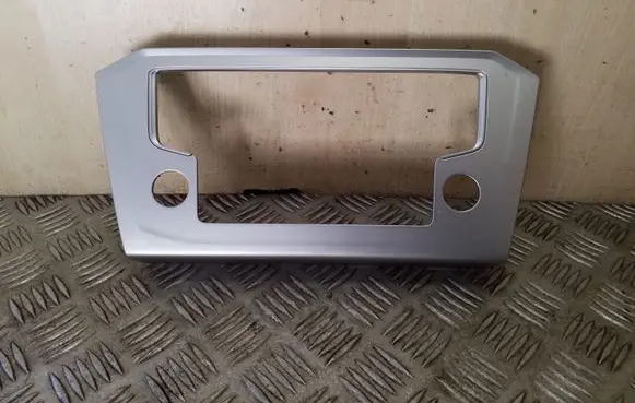 Radio/GPS head unit trim