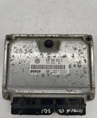 Skoda Octavia Mk1 (1U) Engine control unit/module 038906012E 28SA4833 0281010105