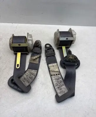Toyota RAV 4 (XA20) Rear seatbelt 7J4580 7J3580