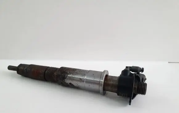 Nissan Navara D40 Fuel injector 889945BH82868770 0445116033
