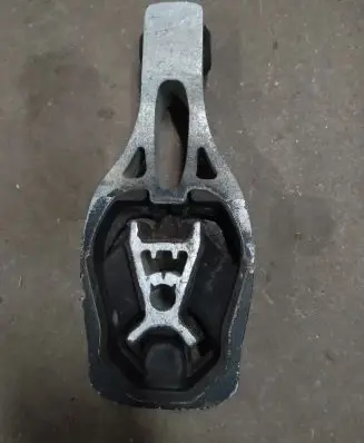 Peugeot 3008 II Engine mount bracket 9811786680