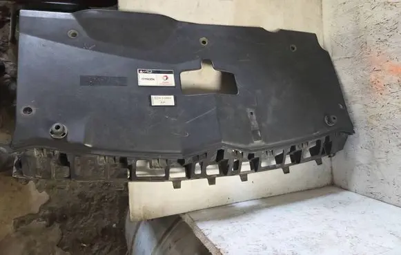 Citroen C5 Top upper radiator support slam panel 9686979477 9686979777
