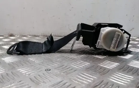 Toyota Avensis T250 Middle seatbelt (rear) 7335005042
