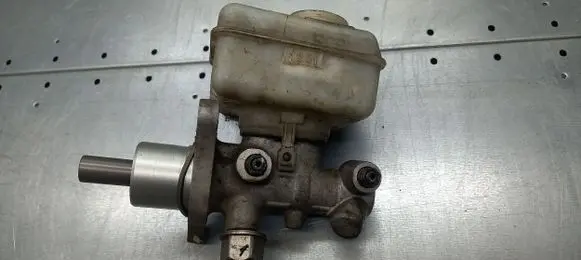 Volkswagen Golf IV Master brake cylinder