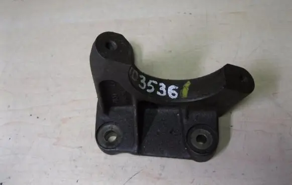 Volvo V70 Engine mounting bracket 9143465 VD3536